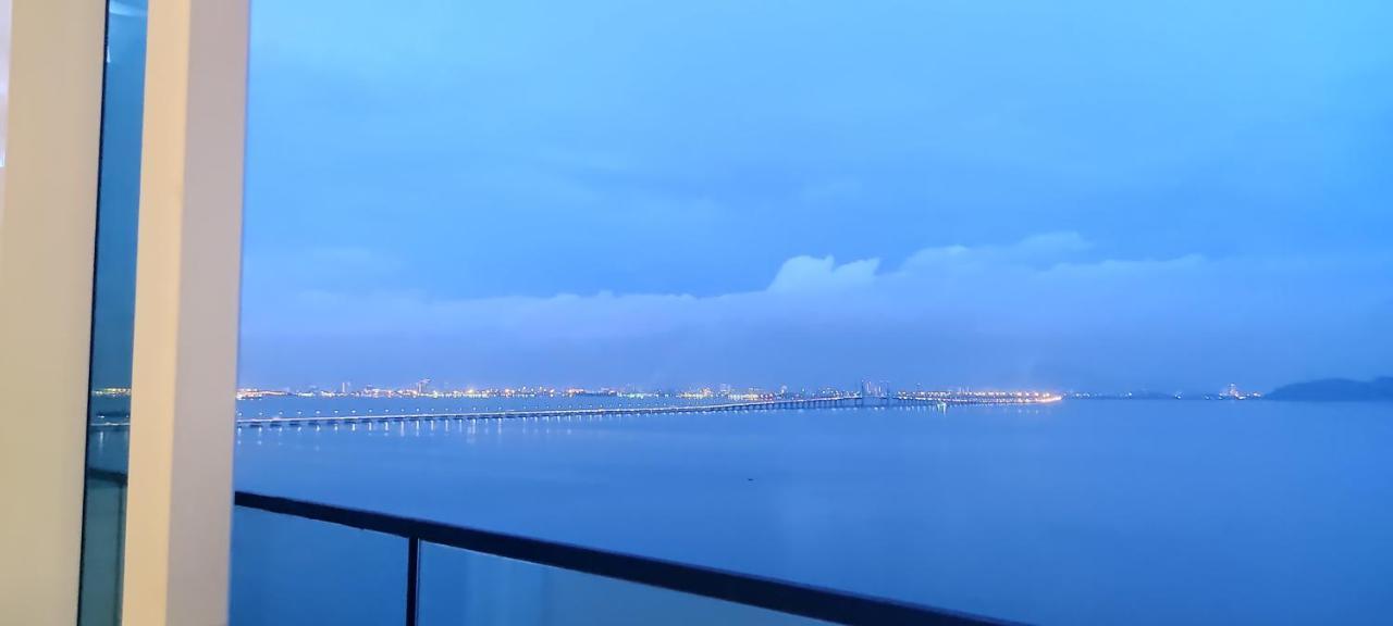 Infinite Seaview With Penang Bridge Suite With Sunrise Up To 11 Person Bayan Lepas Dış mekan fotoğraf