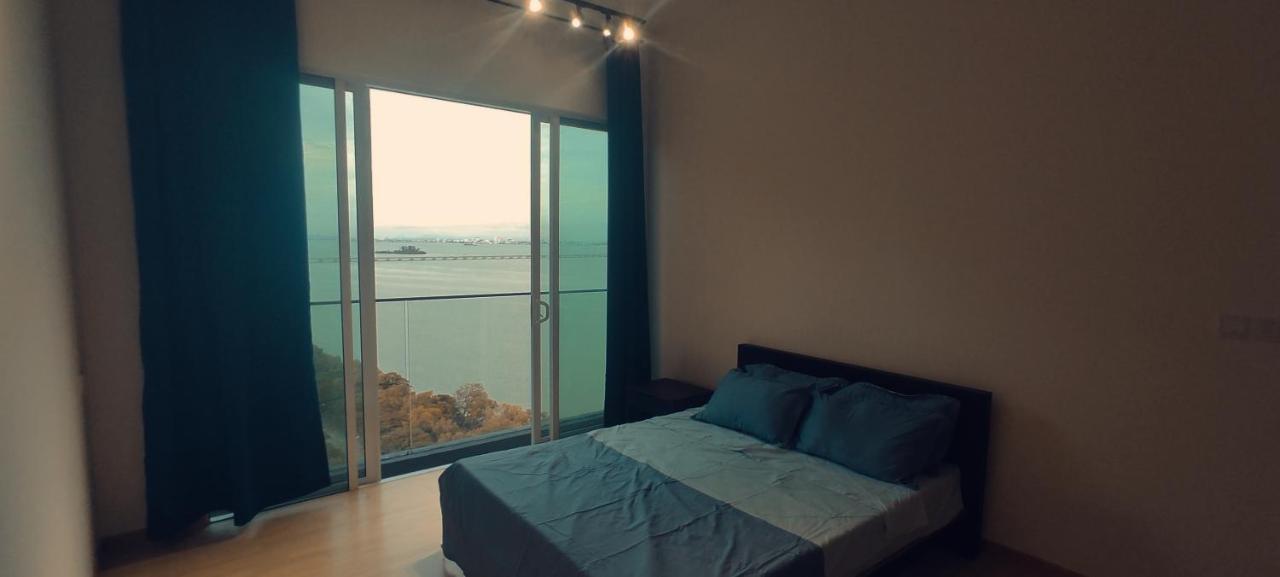 Infinite Seaview With Penang Bridge Suite With Sunrise Up To 11 Person Bayan Lepas Dış mekan fotoğraf